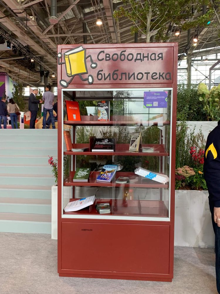 Фотографии Витрина уличная «Буккроссинг» красная