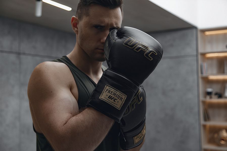 UFC Премиальные тренировочные перчатки на шнуровке