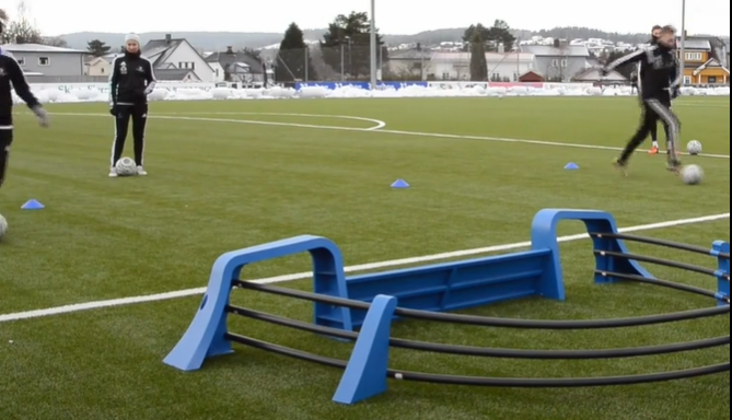 Фотографии Футбольный тренажер Возврат